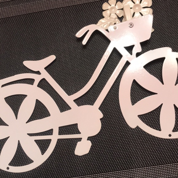 Metal bike sign bicycle with flower basket dye cut tin enamel coated NEW 💐🚲 - Picture 4 of 4